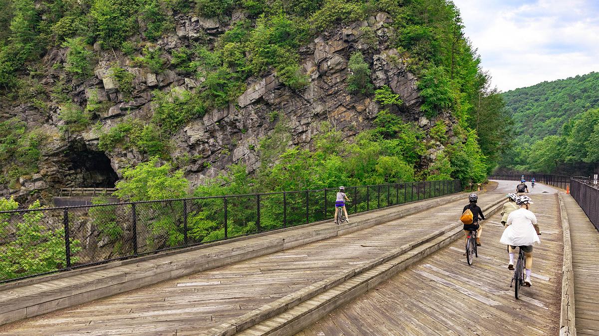 Pedaling Through History: Cycling the D&L Trail Across the Lehigh Valley